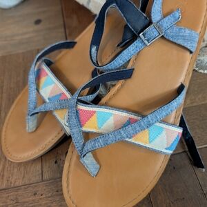 Toms Blue and Tan Sandals with Thong Style and Bow Detail